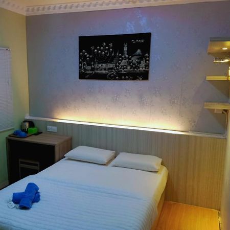 Hotel Sleeprest @ Golden Prima Batam Habitación foto