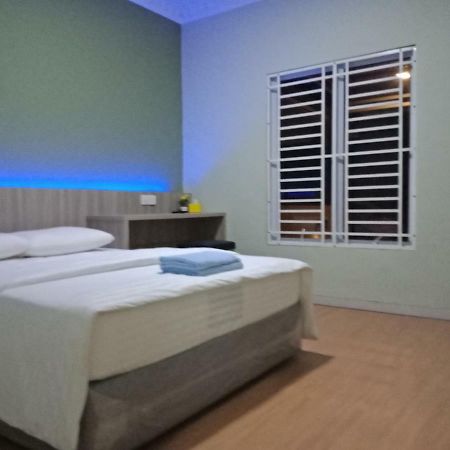 Hotel Sleeprest @ Golden Prima Batam Exterior foto