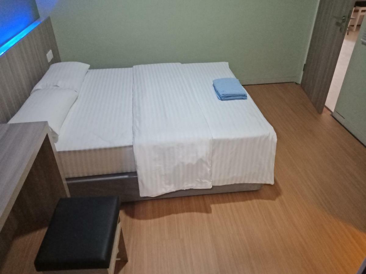 Hotel Sleeprest @ Golden Prima Batam Exterior foto