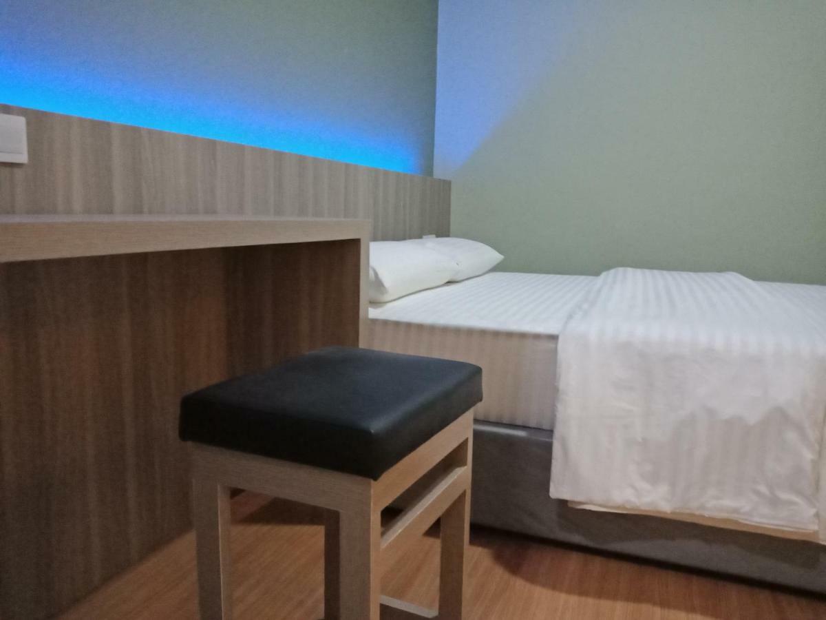 Hotel Sleeprest @ Golden Prima Batam Exterior foto