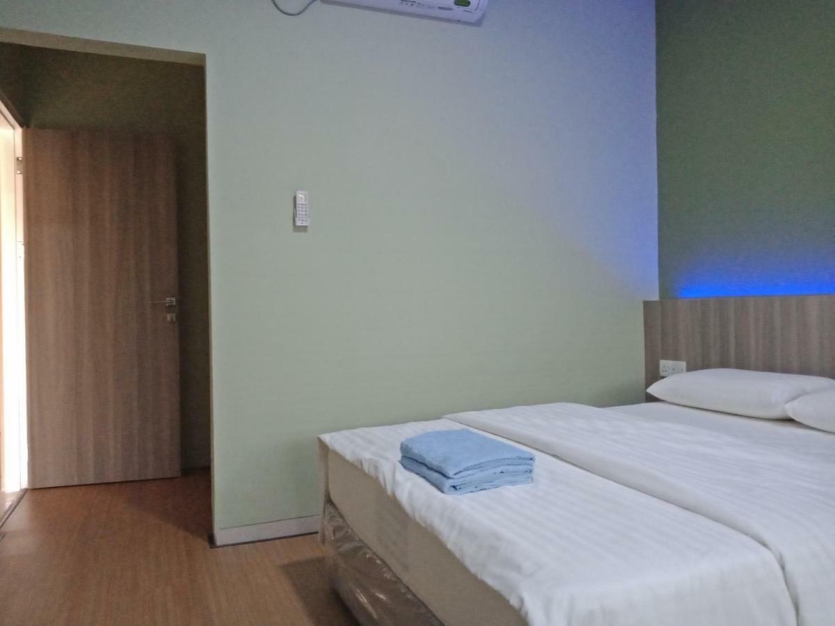 Hotel Sleeprest @ Golden Prima Batam Exterior foto