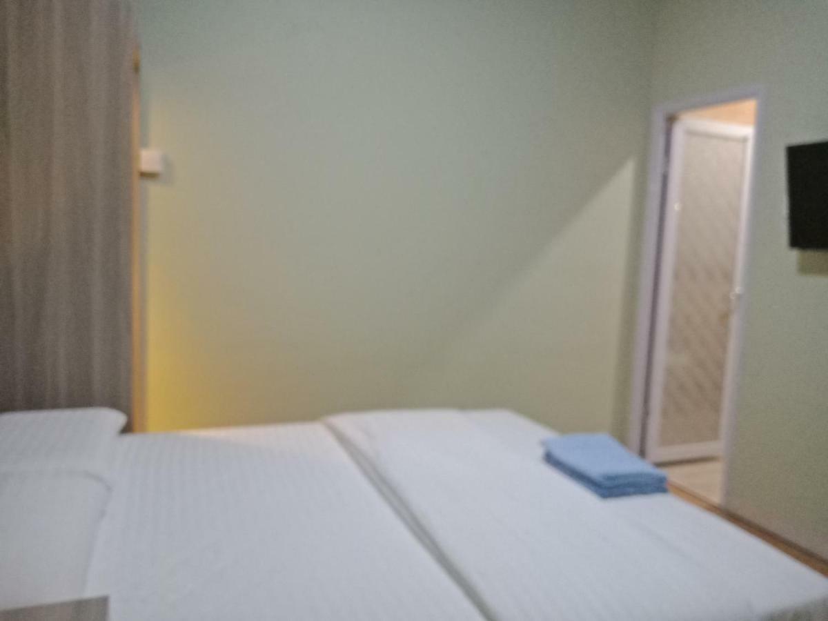 Hotel Sleeprest @ Golden Prima Batam Exterior foto